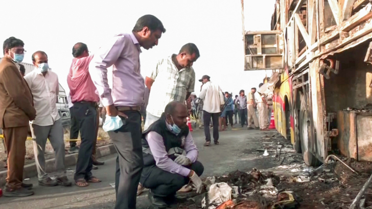 https://salarnews.in/public/uploads/images/newsimages/maannewsimage26102025_144742_Kurnool bus.png